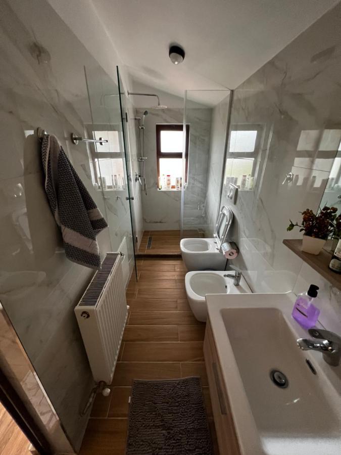 Apartament Retreat In The Centre Of Korcza Zewnętrze zdjęcie